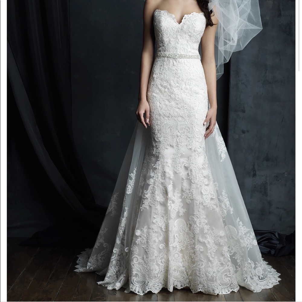 Allure Bridal style: C385
White lace A-line dress - Picture 1 of 8